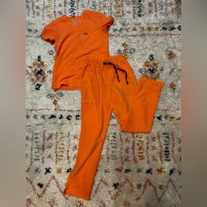 Figs sunset orange scrub set